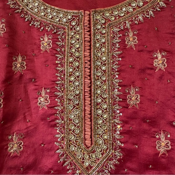 Indian/Pakistani Silk Salwar Kurta Suit - Picture 4 of 12